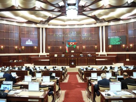 Deputat parlamentdəki kompüterlərin dəyişdirilməsini TƏKLİF ETDİ