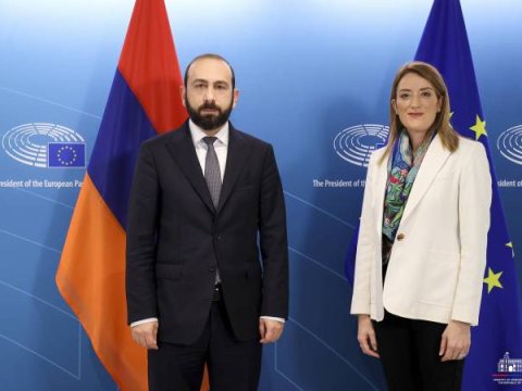 Mirzoyan Avropa Parlamentinin sədri ilə görüşdü