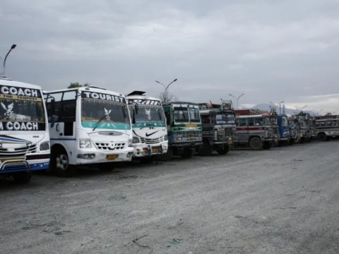 Avtobus dərəyə aşdı - 30 nəfər öldü 