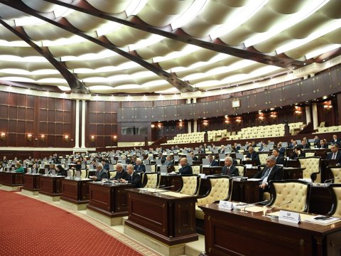 3 günlük büdcə müzakirələri: VİP salon, işsizlik, 80 manat...