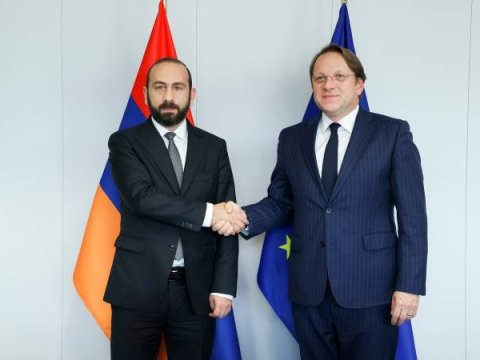 Mirzoyan avrokomissarla Azərbaycandan DANIŞDI