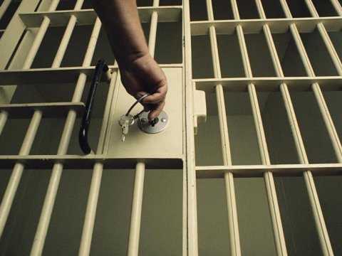 Həbsdəki şəxslərə sənədlərin çatdırılma qaydası hazırlanıb