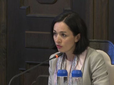 Ermənistanda da müəllimlər attestasiyadan keçir - Nazir vədlər verdi