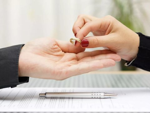 Boşanmalar artıb, nikahlar AZALIB