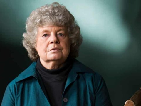 Tanınmış yazıçı vəfat etdi 