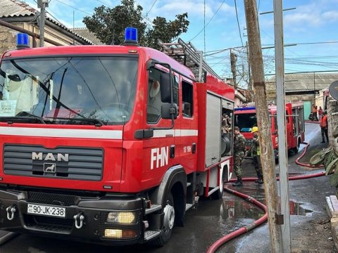 NZS qəsəbəsində ev yandı