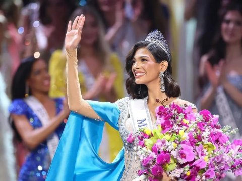 23 yaşlı “Kainat gözəli”