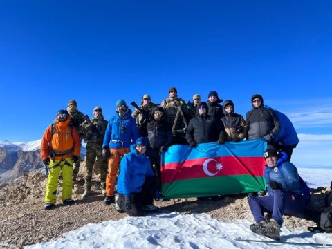Deputatlar “Heydər zirvəsi”nə yürüş etdilər - FOTOLAR
