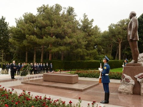 İraq Prezidenti Heydər Əliyevin məzarını ziyarət etdi