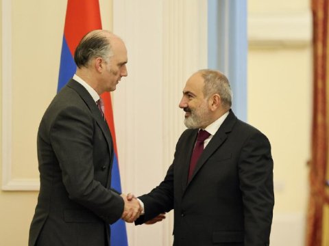 Paşinyan ingilis nazirlə görüşdü