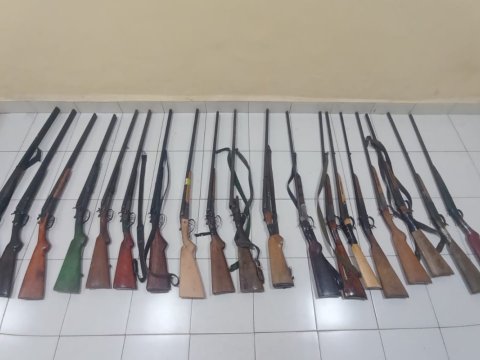 Şirvanda 19 ov tüfəngi polisə təhvil verildi