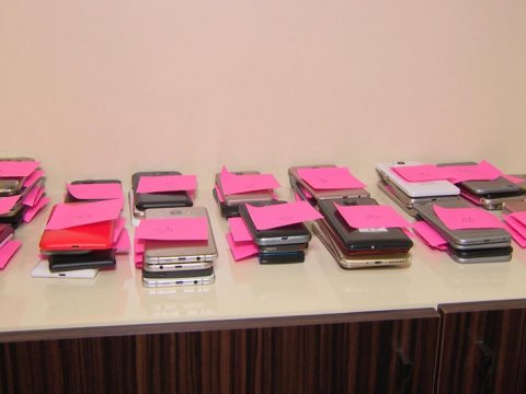 Xırdalanda 21 min manatlıq telefon oğurlandı