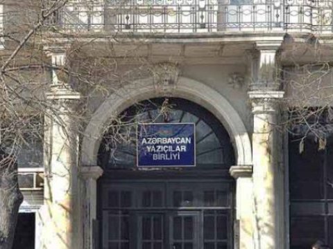 AYB-də mənzil qalmaqalı: Yazarlar tənqid, deputatlar müdafiə edir