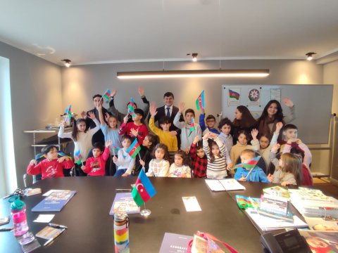 Komitə sədri Berlindəki Azərbaycan həftəsonu məktəbini ziyarət etdi 