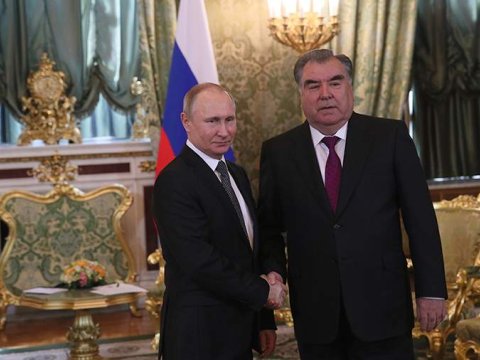 Putin-Rahmon görüşü başlayıb