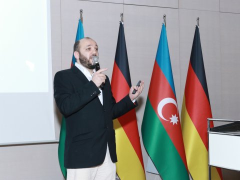 Süni ürək aparatı kəşf edən həkim - Fəaliyyətimi Azərbaycanda davam etdirmək fikrindəyəm