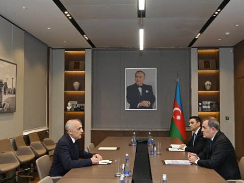 Ceyhun Bayramov Altay Əfəndiyevlə danışıqlar apardı 