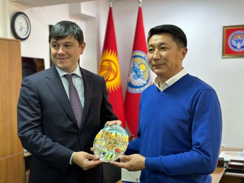 Komitə sədri Qırğızıstanın Kant şəhər meri ilə görüşüb