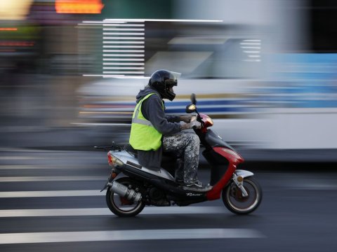 Kuryer problemi nə vaxt həll ediləcək? - Qəzalar azalıb, ancaq təhlükə hələ də...