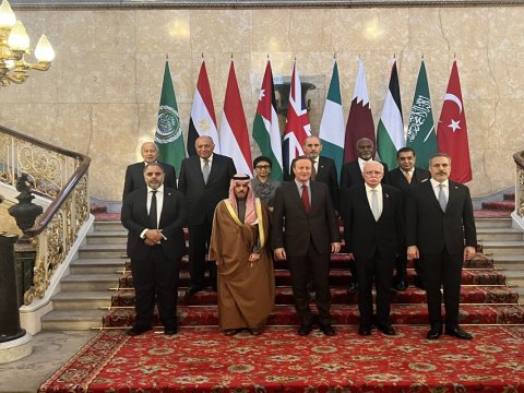 Ərəb-İslam Nazirlər Komitəsinin XİN rəhbərləri Devid Kemeron ilə görüşdü