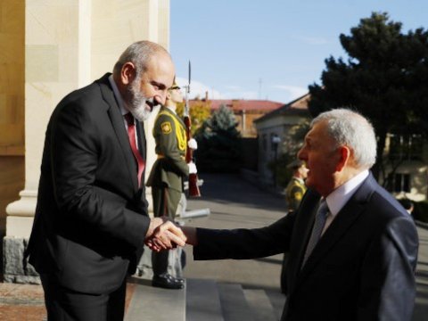Bakıdan İrəvana gedən İraq prezidenti erməniləri TƏRİFLƏDİ