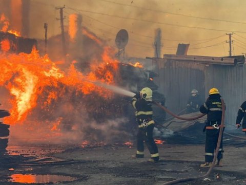 Yanğın yerinə 20-dən çox texnika cəlb olunub - FOTOLAR