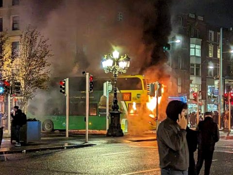 Məktəblilərə bıçaqla hücum edildi - Yaralılar var