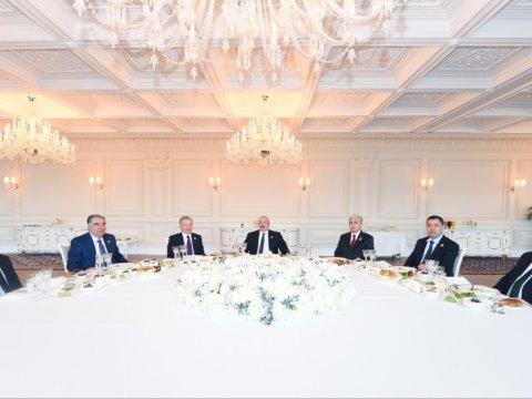 Bakıda liderlərin şərəfinə rəsmi nahar verildi