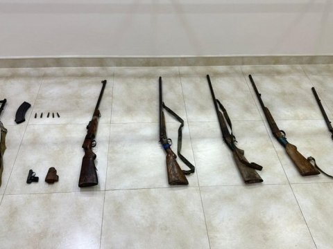 Qanunsuz silahlar polisə təhvil verildi 