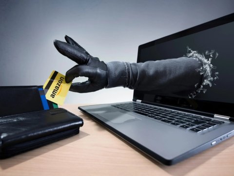 Kimsə sizə “bank kartınızı göndərin” desə, göndərməyin!
