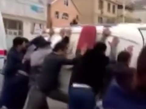 Xırdalanda təcili yardım maşını aşdı - VİDEO