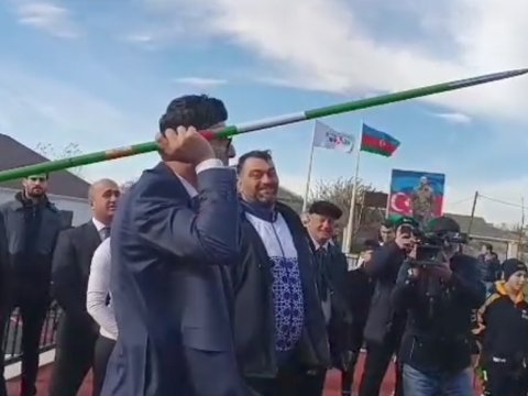 Nazir Bakıdakı yarışda nizə atdı - VİDEO