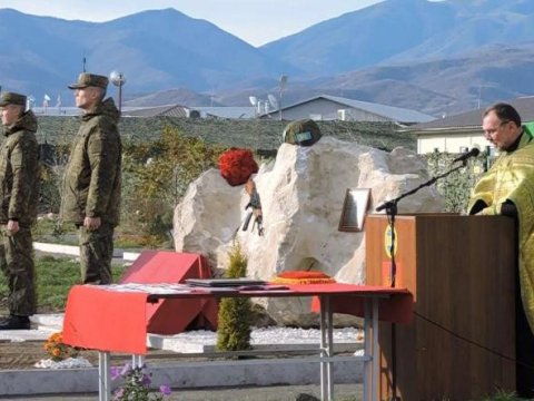 Sülhməramlılar Qarabağda abidə qoydu - FOTO