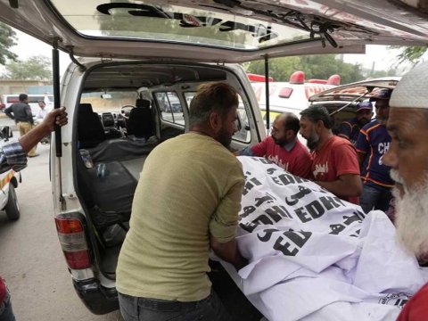 Pakistanda ticarət mərkəzində yanğın - 10 nəfər öldü