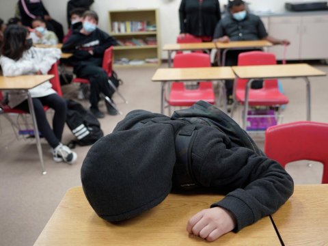 Şagirdlər toqquşdu - Müəllimə töhmət VERİLDİ