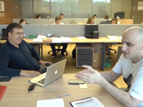 Saakaşvilinin partiyasının sabiq sədri istefa verdi - Daha üzv deyil