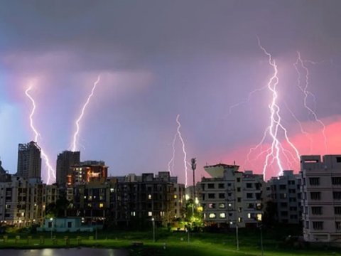 Fırtına 24 nəfərin həyatına son qoydu 