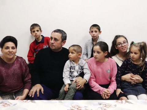 Azərbaycanda çoxuşaqlı ailədən neçə uşağa müavinət verilir? - STATİSTİKA