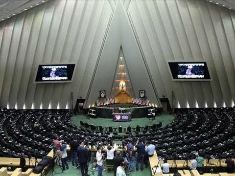 İran parlamentinin erməni deputatı İrəvanla münasibətlərdən DANIŞDI