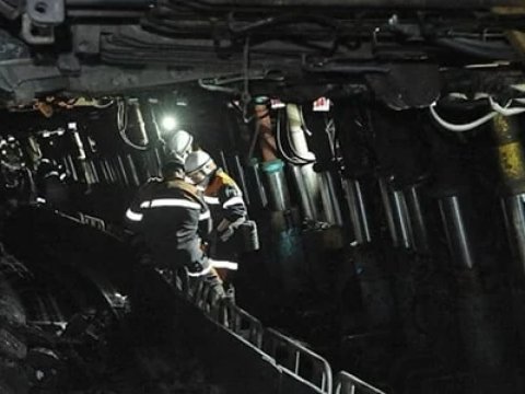 Kömür şaxtası çökdü - 11 nəfər öldü