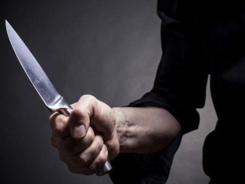 Zaqatalada nəvə babasını BIÇAQLADI