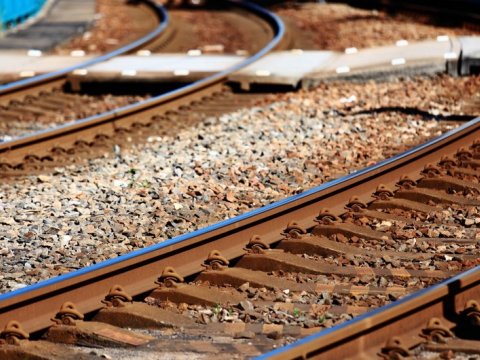 Dəmir yolunu keçən piyadanı drezin vuraraq öldürüb