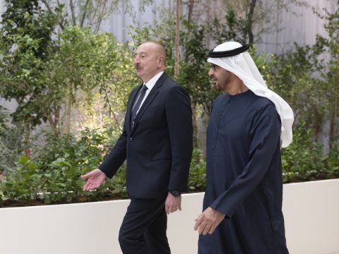 İlham Əliyev Dubaya getdi - BƏƏ lideri ilə görüşdü