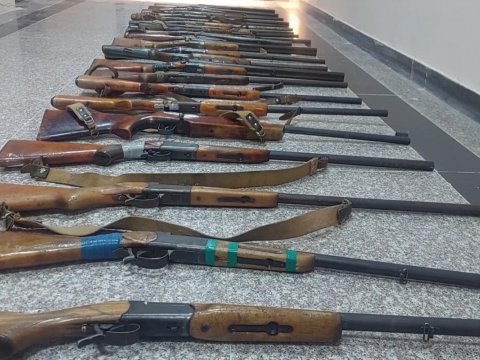 Gəncədə sənədsiz silahlar polisə təhvil verildi
