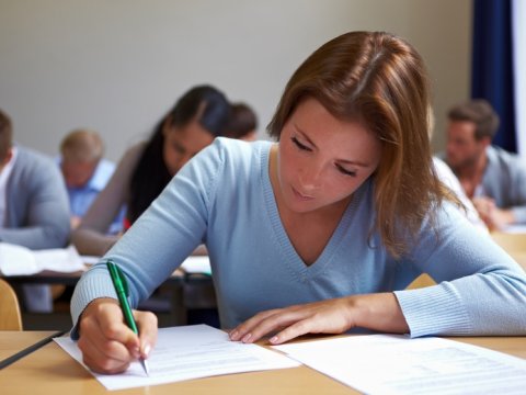 Xaricdə ali təhsil alanlar Bakıda imtahan verəcəklər