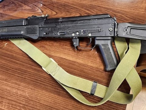 “Kalaşnikov” satmaq istəyən şəxs saxlanıldı