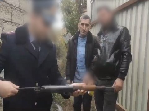 “Kalaşnikov” avtomatını gizlədən şəxs saxlanıldı - FOTO