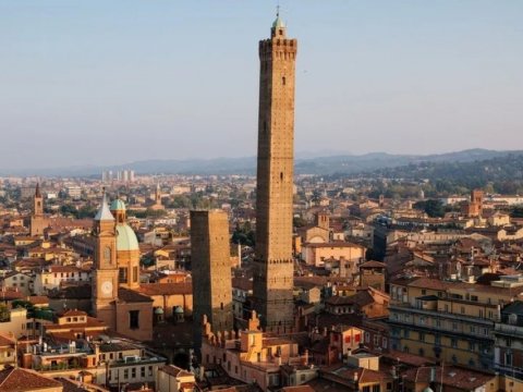 Məşhur Piza qülləsinin bənzəri çökə bilər