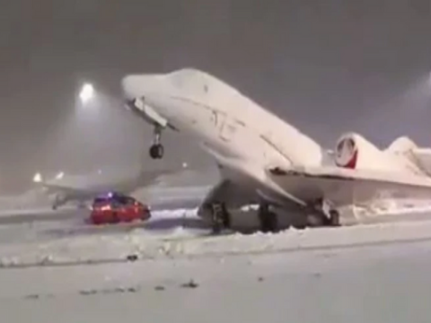 Hava limanında təyyarə AŞDI