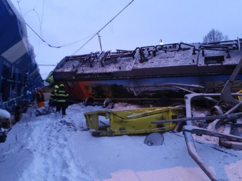 Çexiyada yük qatarları toqquşdu - Xəsarət alan var